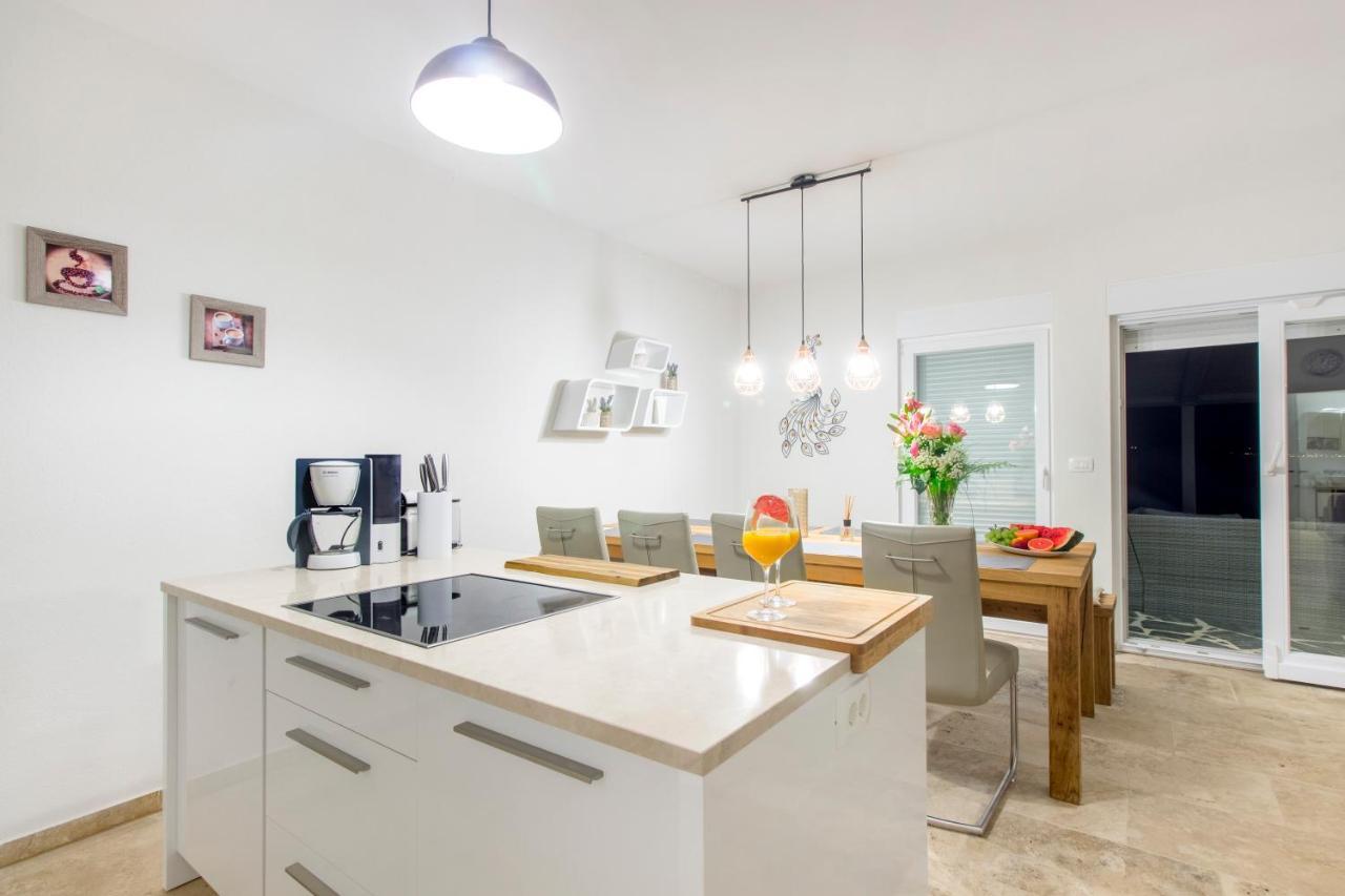 Apartamento Dalmata Lounge Starigrad Paklenica Exterior foto